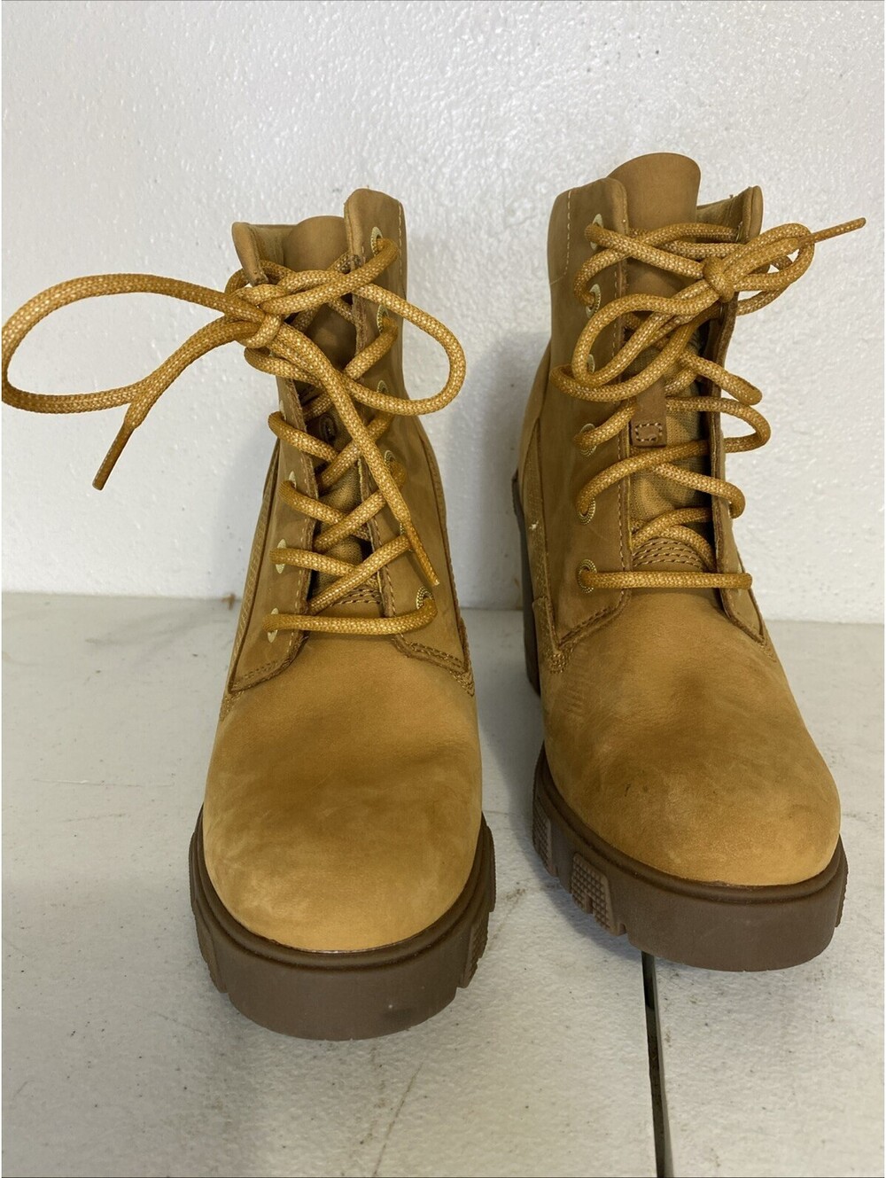 Timberland Women's Tan Suede Boots Size 7 Used 1x - Picture 2 of 12
